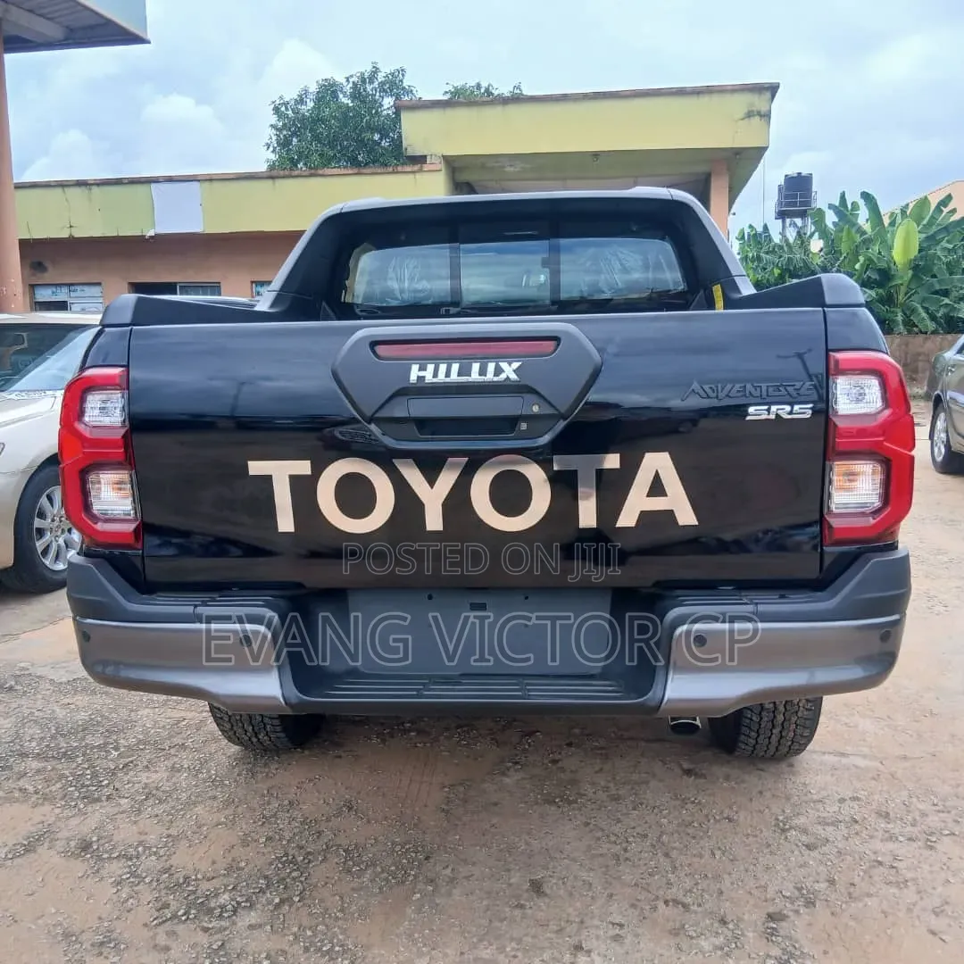 New Toyota Hilux 2025 Black