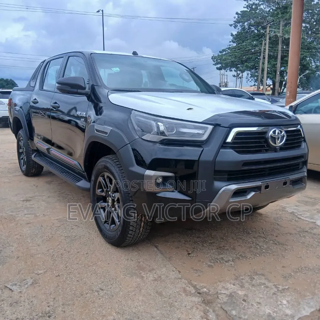 New Toyota Hilux 2025 Black