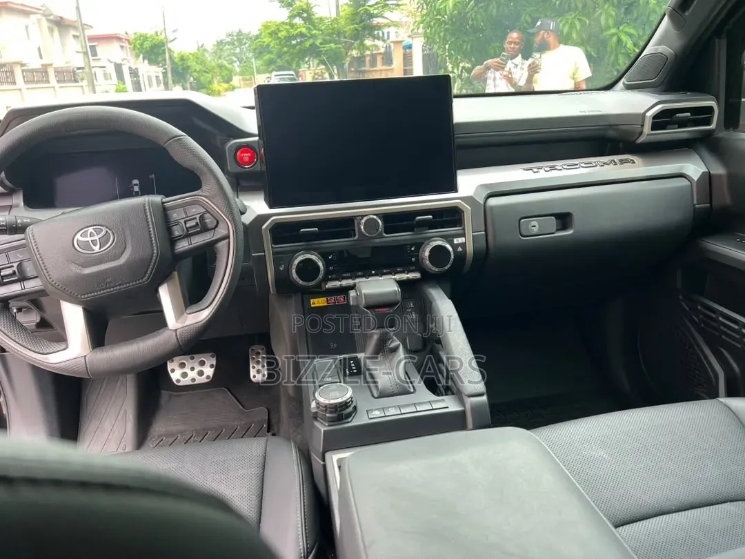 Toyota Tacoma 2025 Black