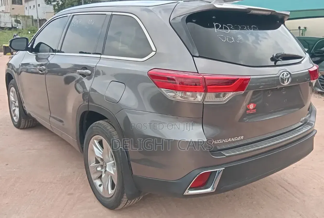 Toyota Highlander Limited 2019 Gray