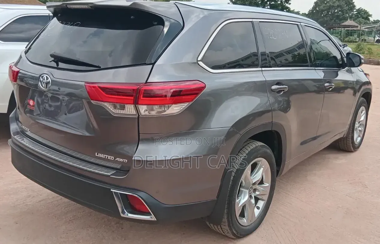 Toyota Highlander Limited 2019 Gray
