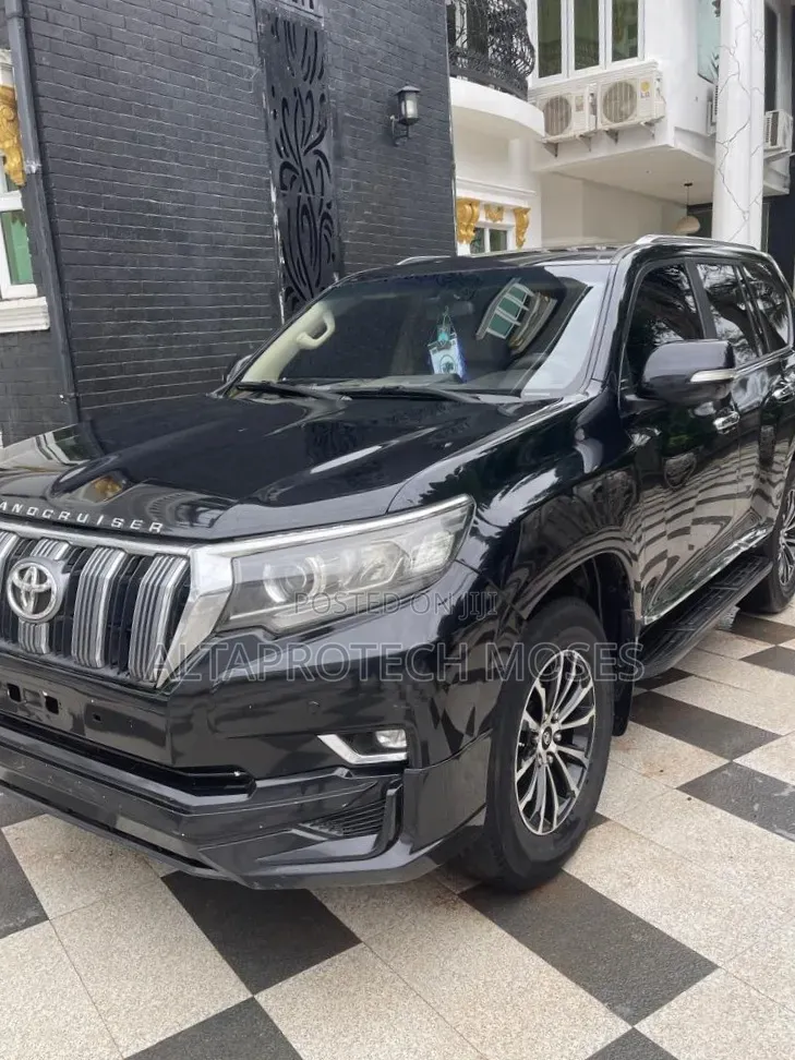 Toyota Land Cruiser Prado 2023 Black