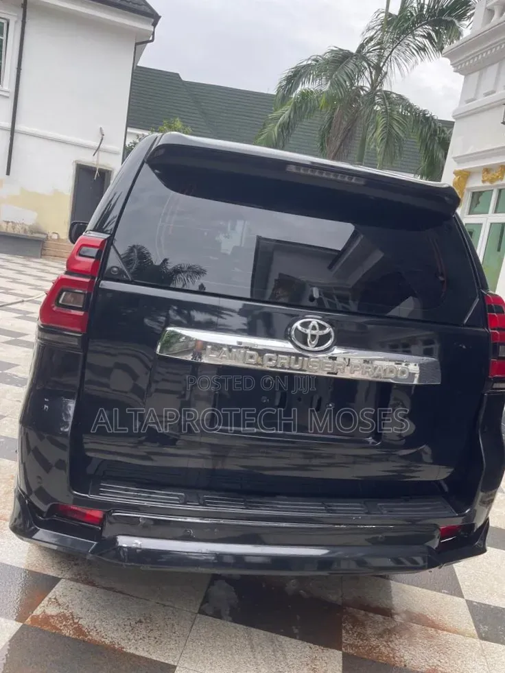 Toyota Land Cruiser Prado 2023 Black