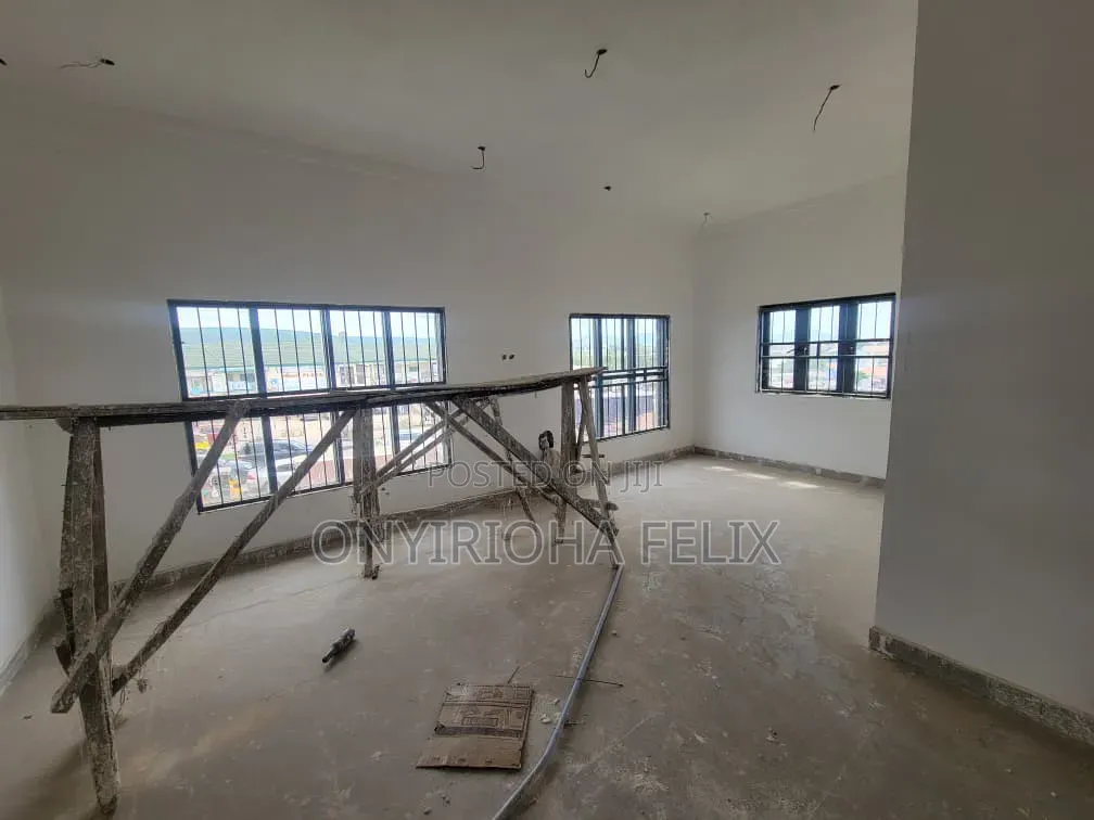 310 SQMS in a 3 Floor Plaza