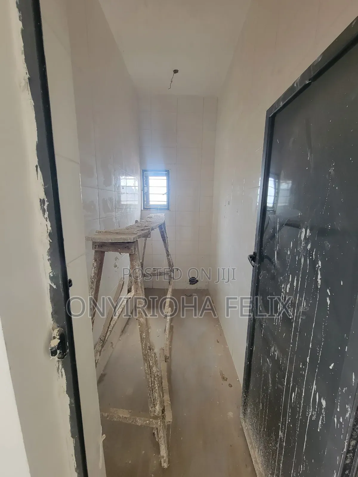 310 SQMS in a 3 Floor Plaza