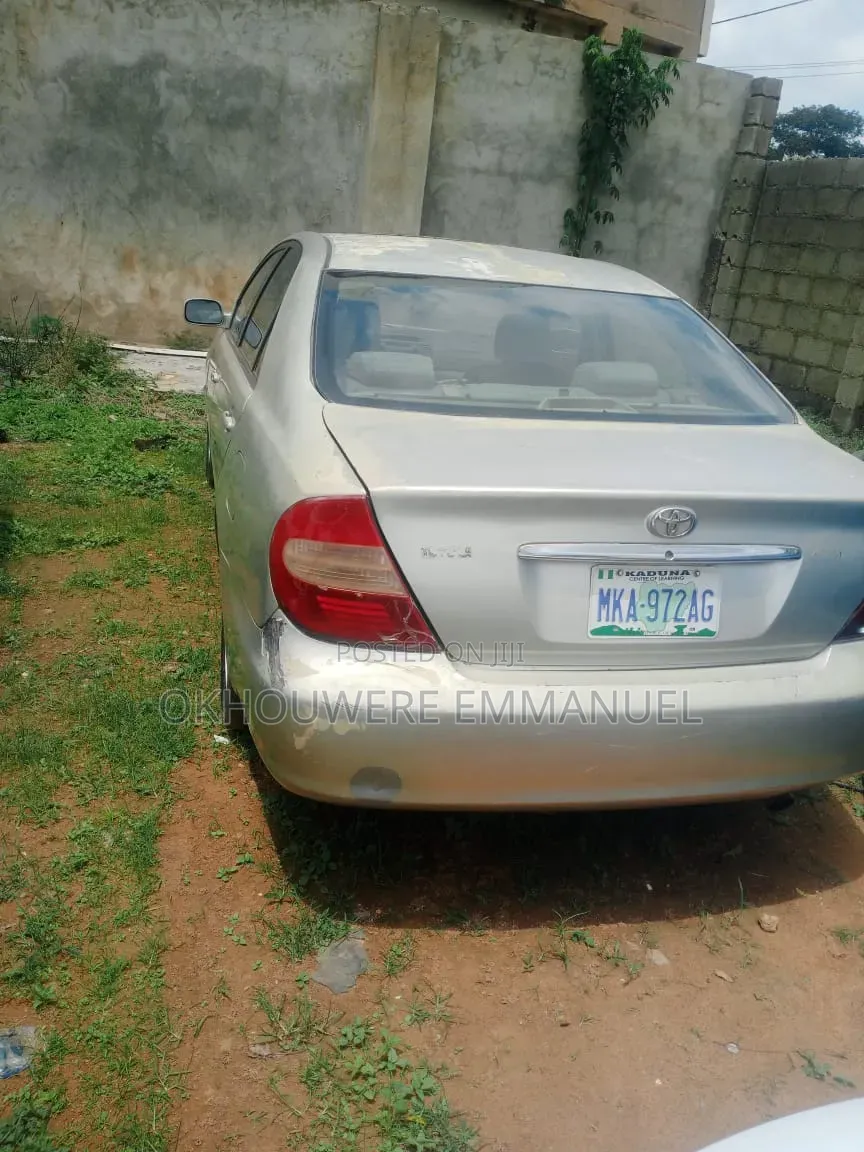 Toyota Camry 2004 Silver