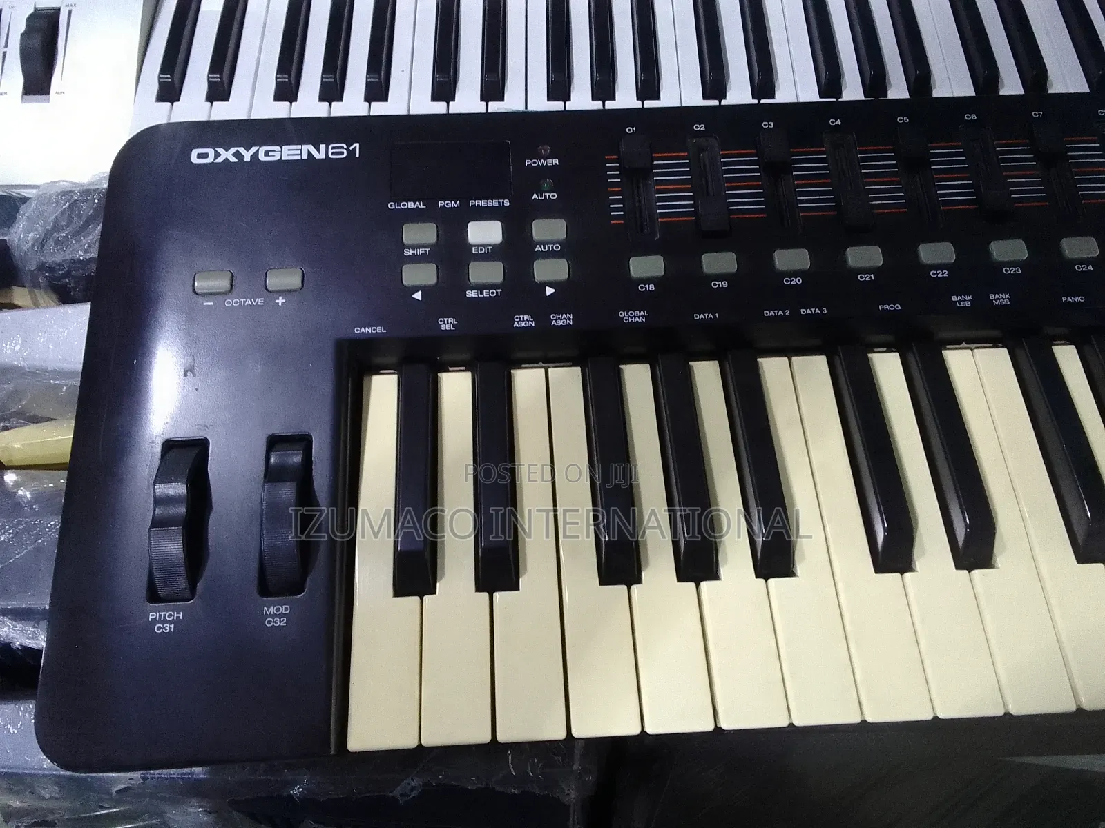 M-Audio Oxygen 61 MIDI Controller Keyboard – 61 Keys