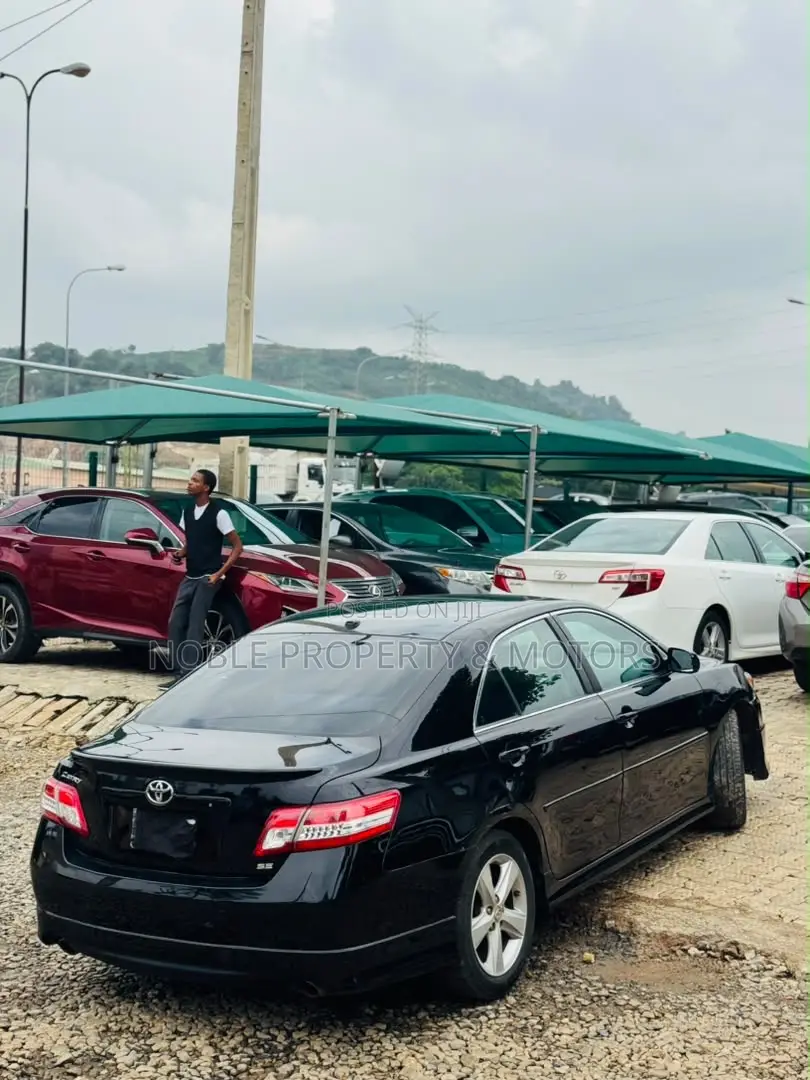 Toyota Camry SE 4dr Sedan (2.5L 4cyl 6A) 2011 Black