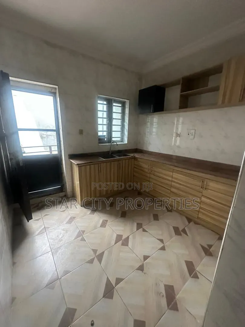 3bdrm Apartment in Gbagada Lagos, Millenuim/UPS for rent