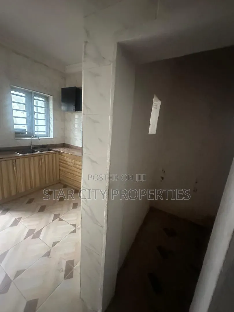 3bdrm Apartment in Gbagada Lagos, Millenuim/UPS for rent