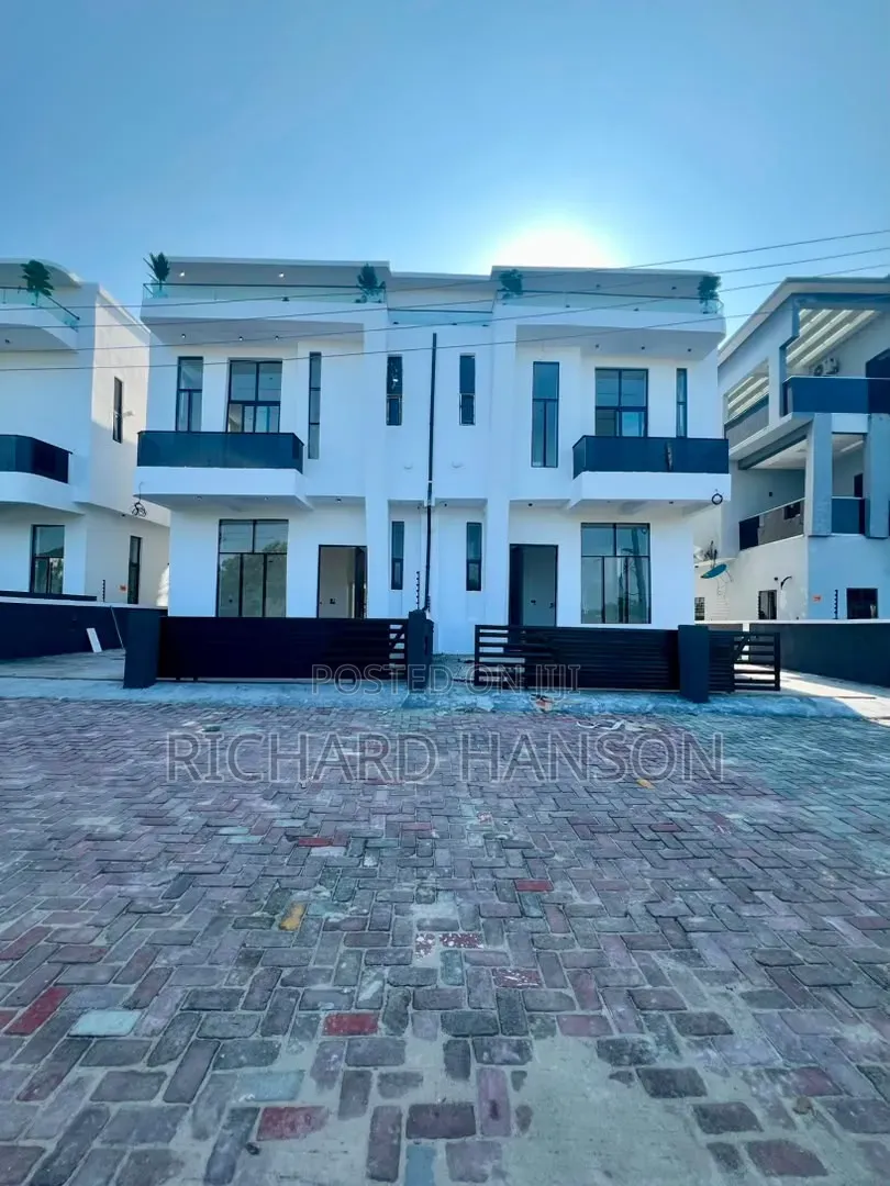 4bdrm Duplex in Secured, Ado / Ajah for sale