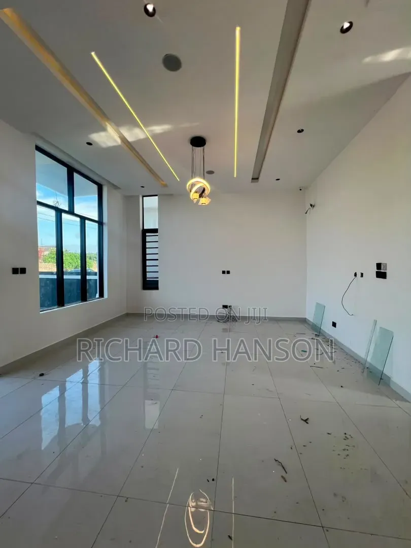 4bdrm Duplex in Secured, Ado / Ajah for sale