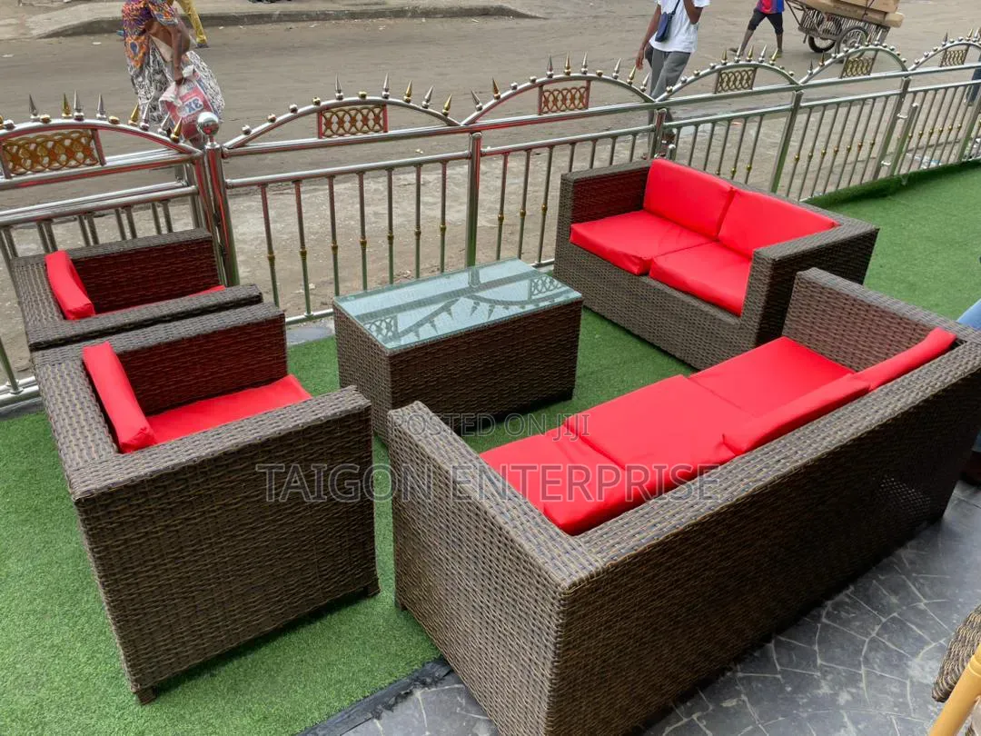 7 Seater Rattan Set of Chairs and Table