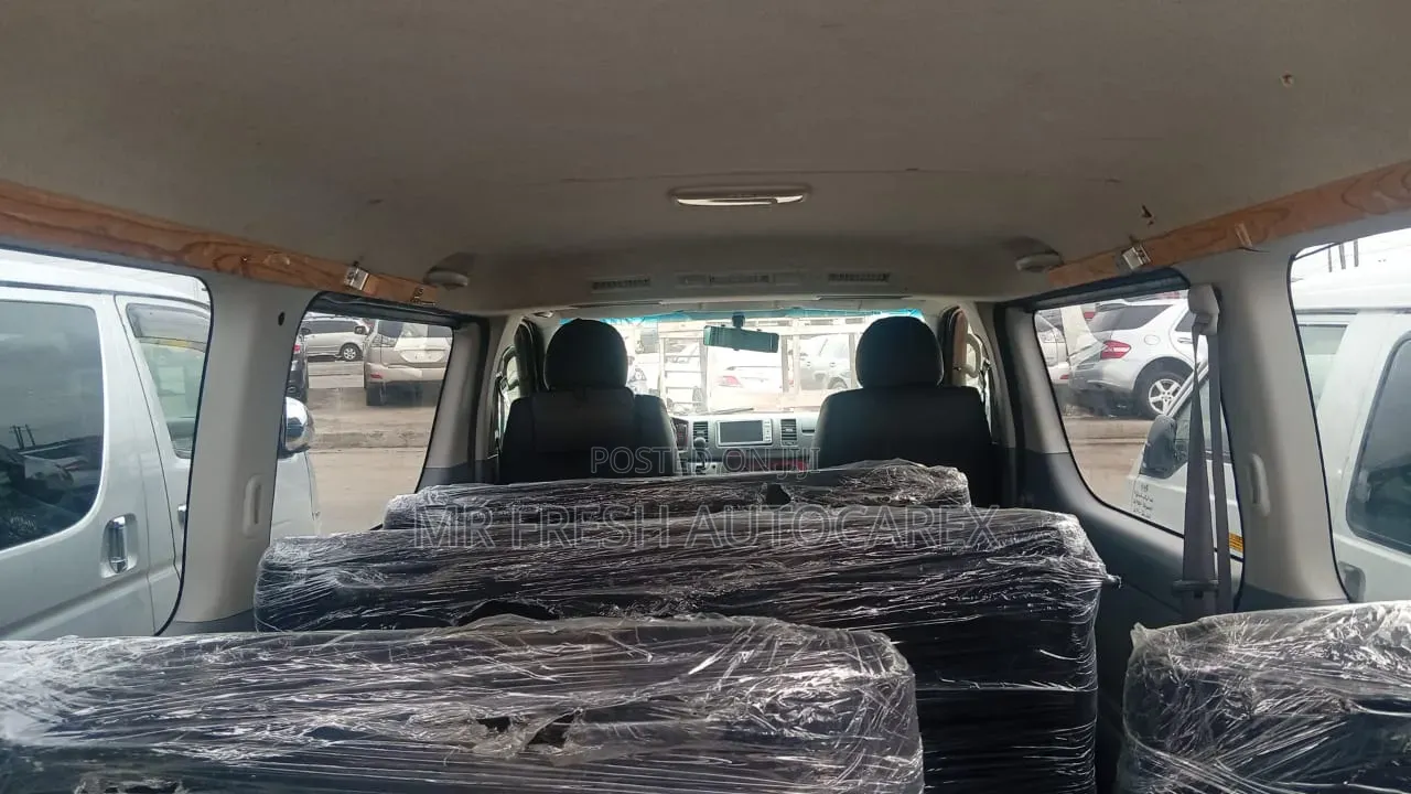Toyota HiAce 2012 Blue