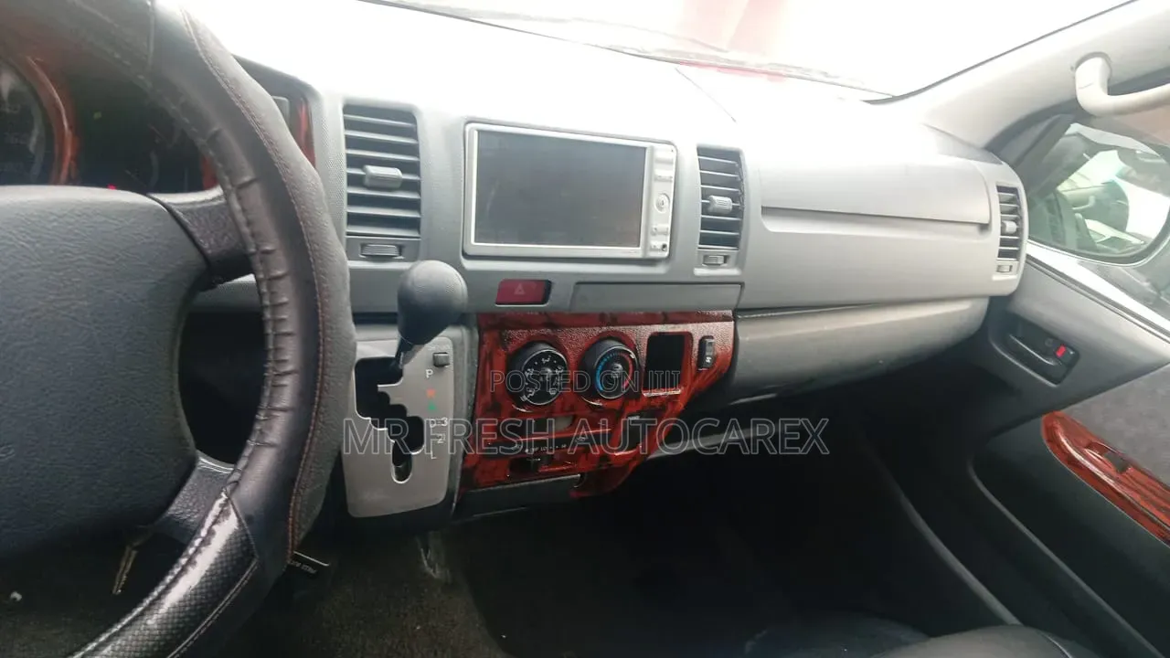 Toyota HiAce 2012 Blue