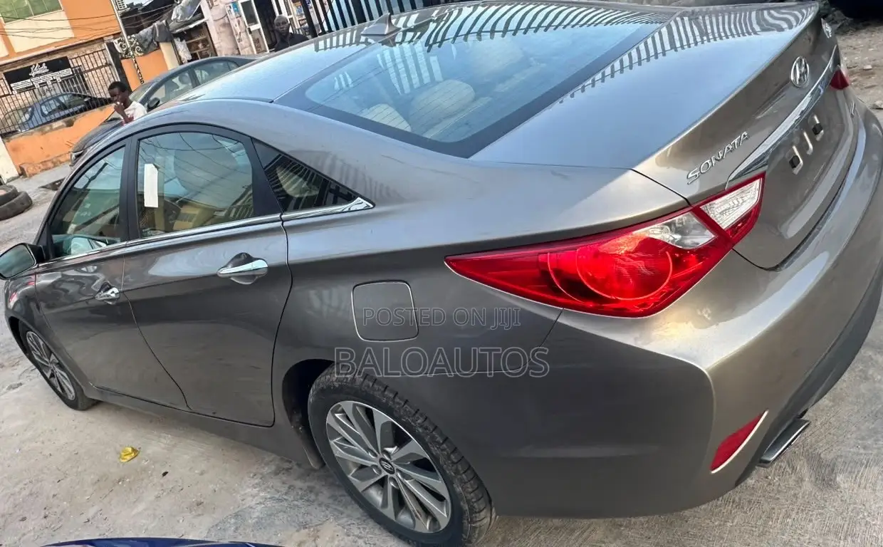 Hyundai Sonata Limited 4dr Sedan w/Prod. End 12/13 (2.0L 4cyl Turbo 6A)