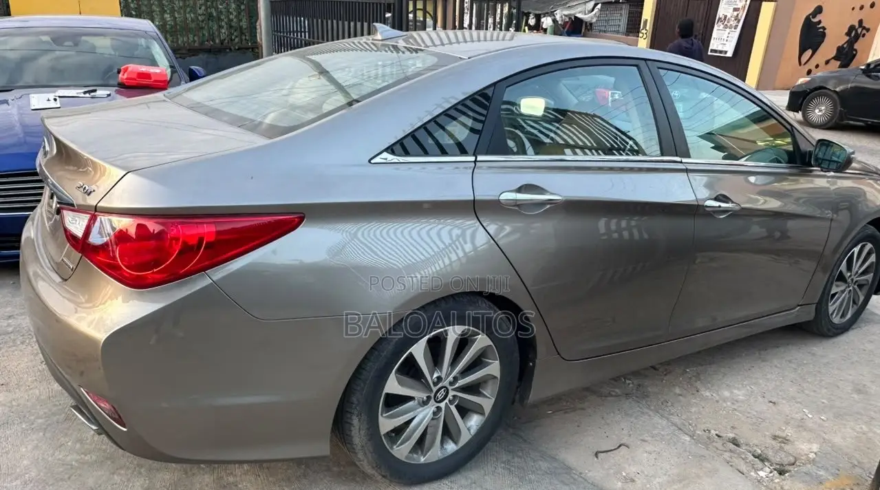 Hyundai Sonata Limited 4dr Sedan w/Prod. End 12/13 (2.0L 4cyl Turbo 6A)