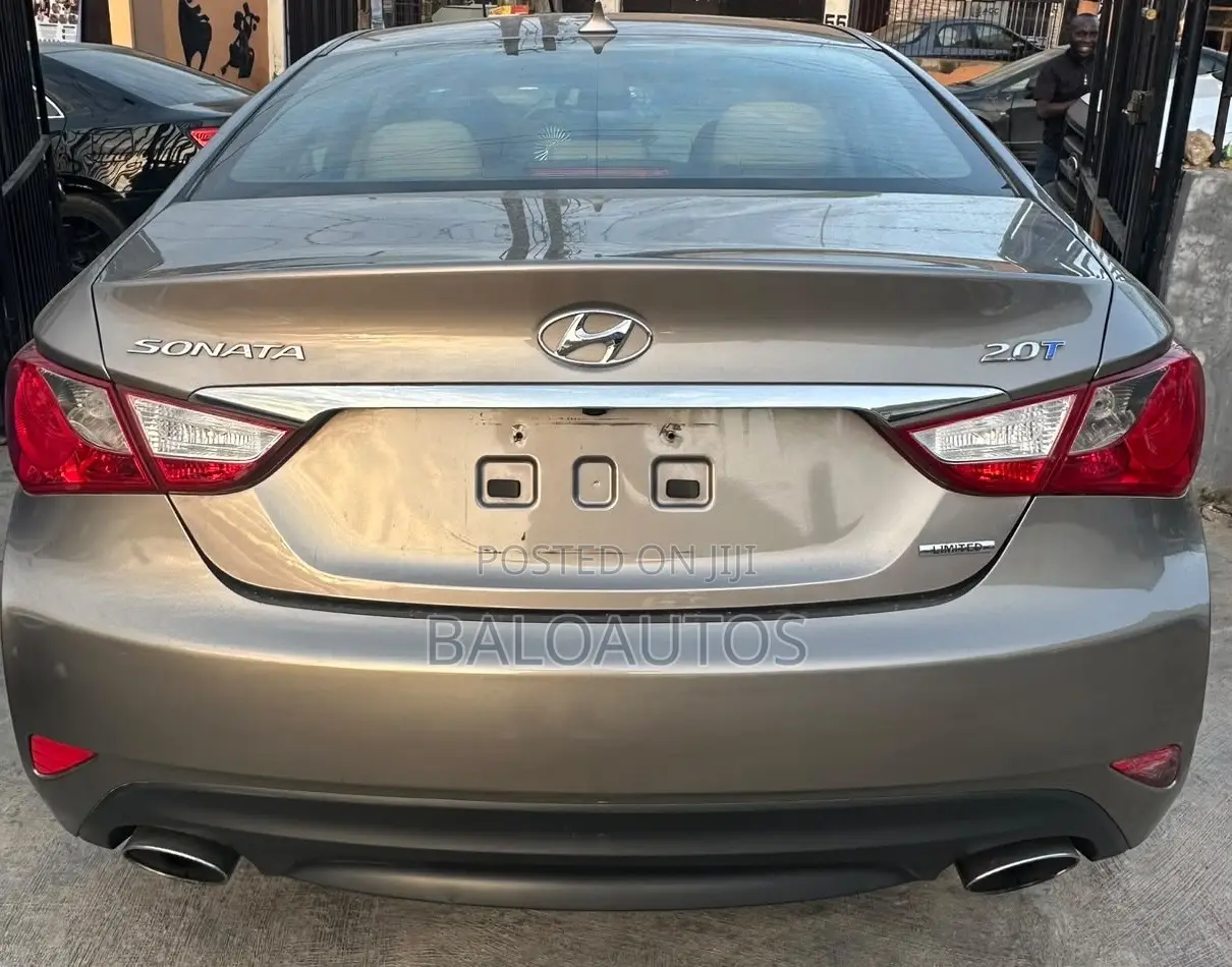Hyundai Sonata Limited 4dr Sedan w/Prod. End 12/13 (2.0L 4cyl Turbo 6A)