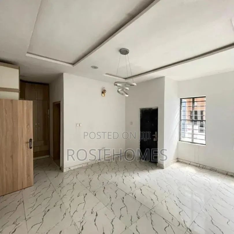 4bdrm Duplex in Ikota for sale