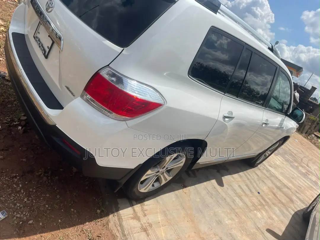 Toyota Highlander Limited 3.5l 4WD 2013 White