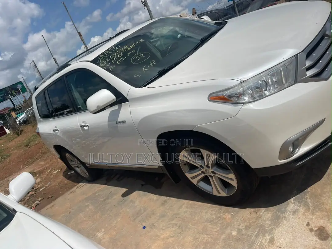 Toyota Highlander Limited 3.5l 4WD 2013 White