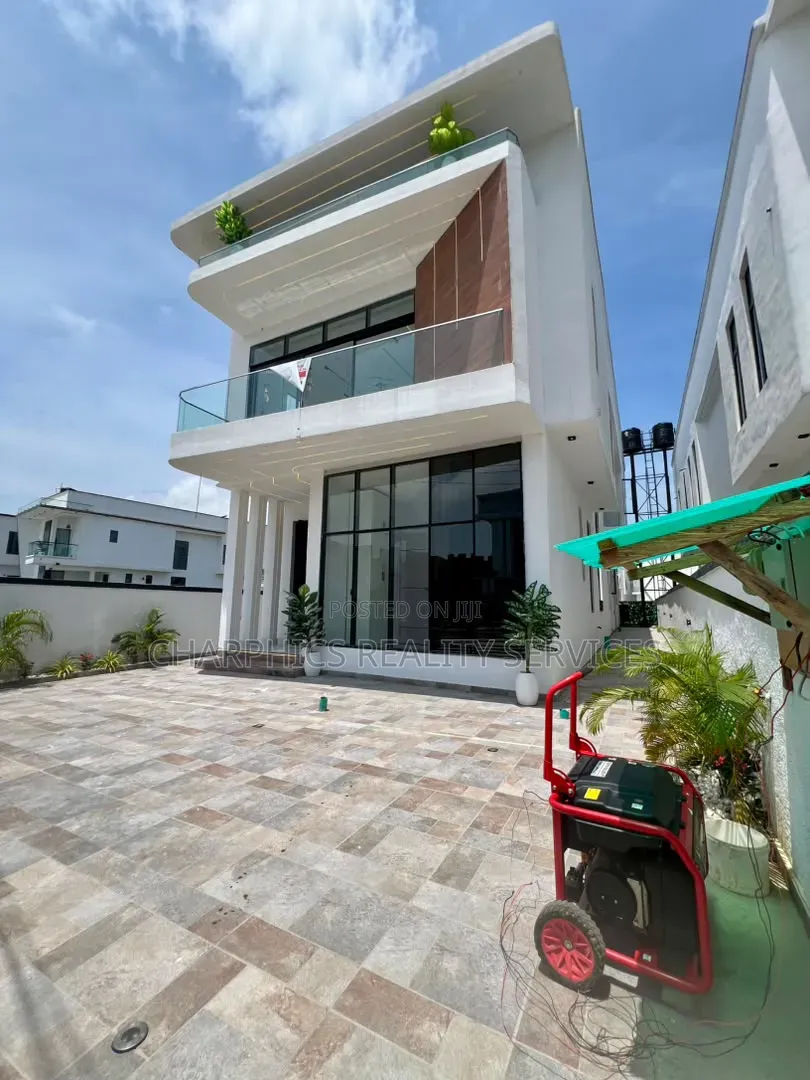 5bdrm Duplex in Off Lekki-Epe Expressway for sale