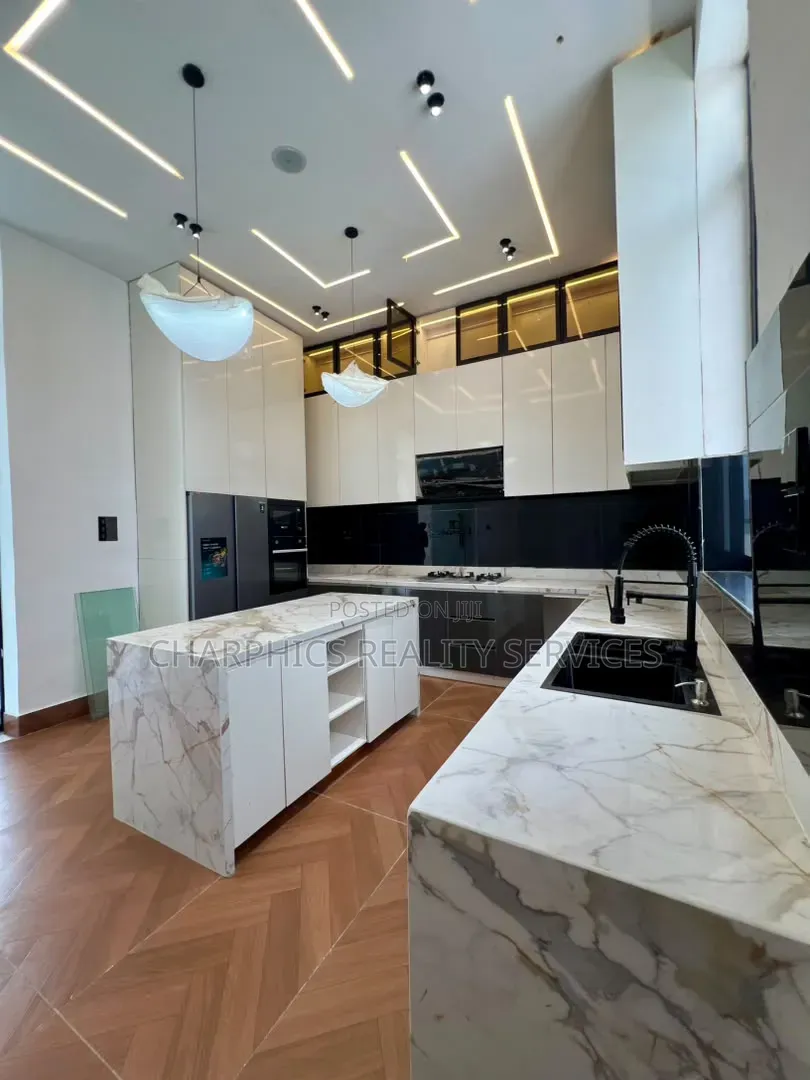5bdrm Duplex in Off Lekki-Epe Expressway for sale