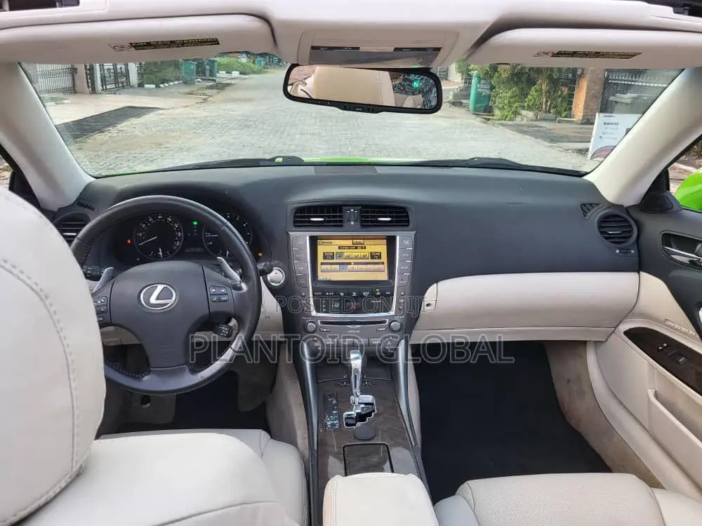 Lexus IS 250 C 2012