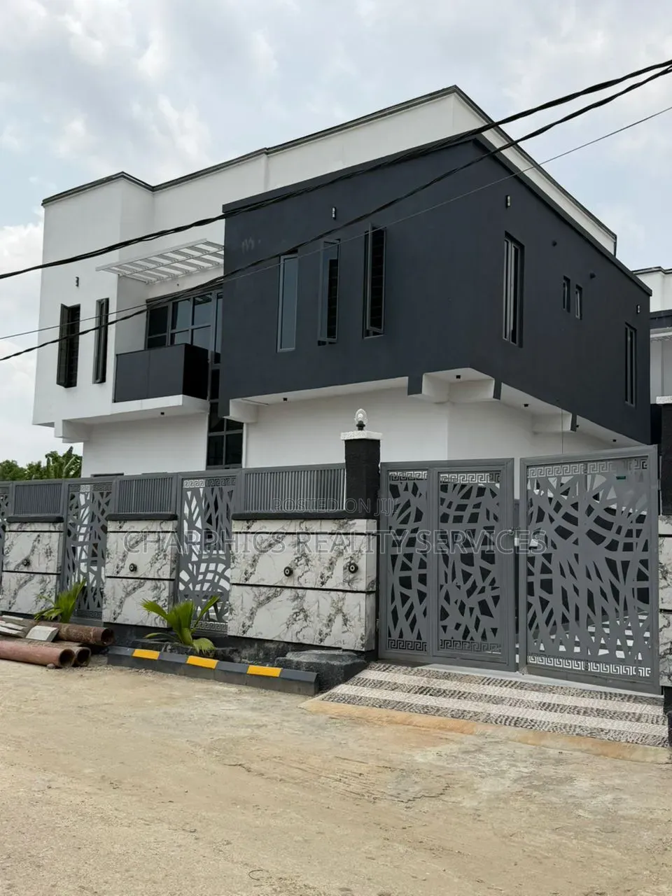 4bdrm Duplex in Mende for sale