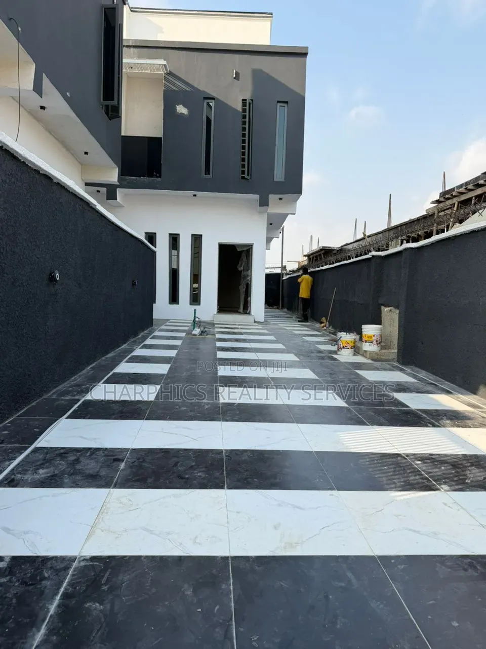 4bdrm Duplex in Mende for sale