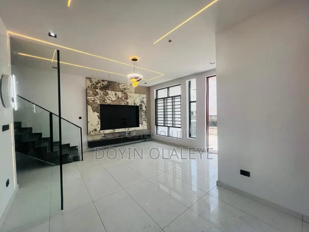 4bdrm Duplex in Ikota for rent