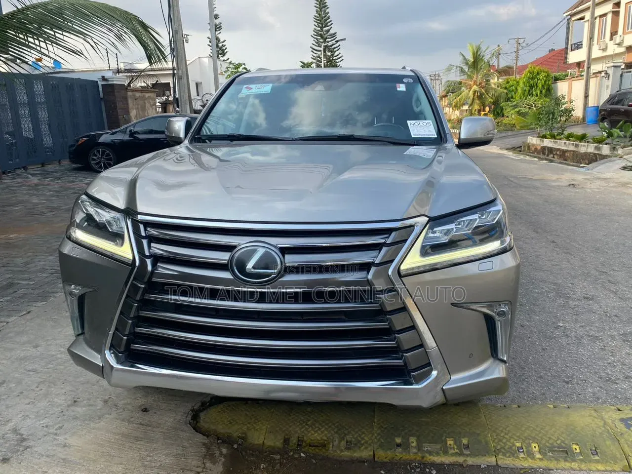 Lexus LX 2017 Gold