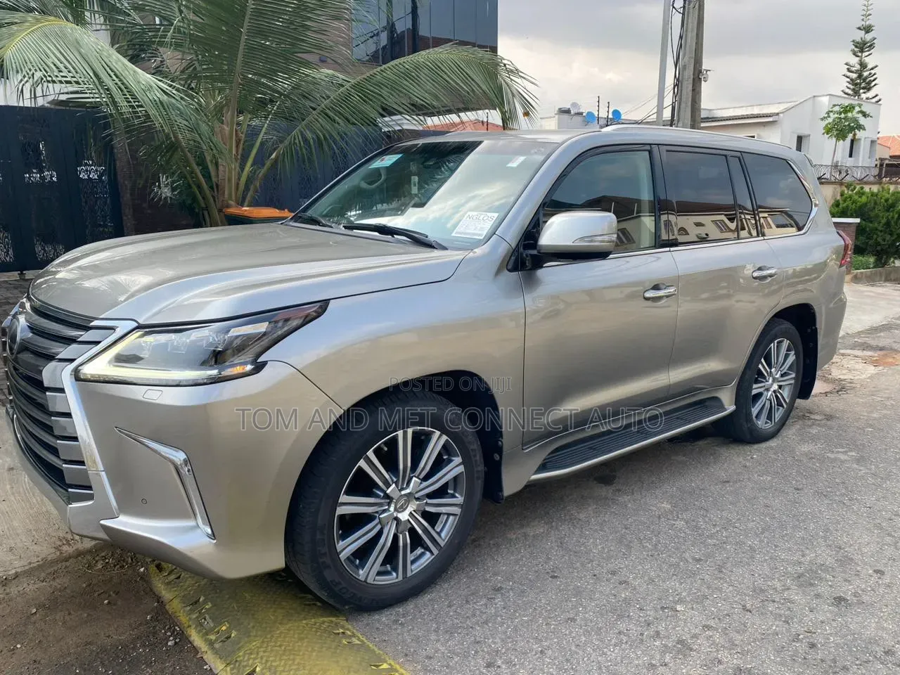 Lexus LX 2017 Gold