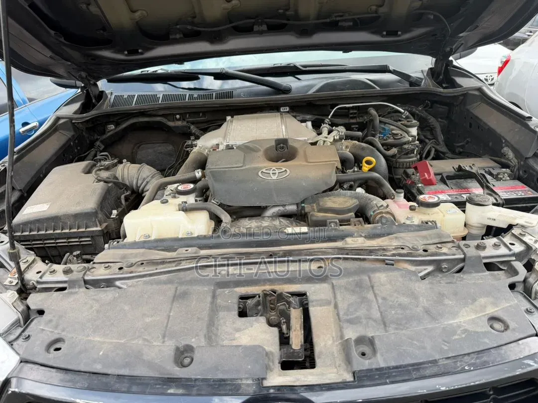 Toyota Hilux 2023 Gray