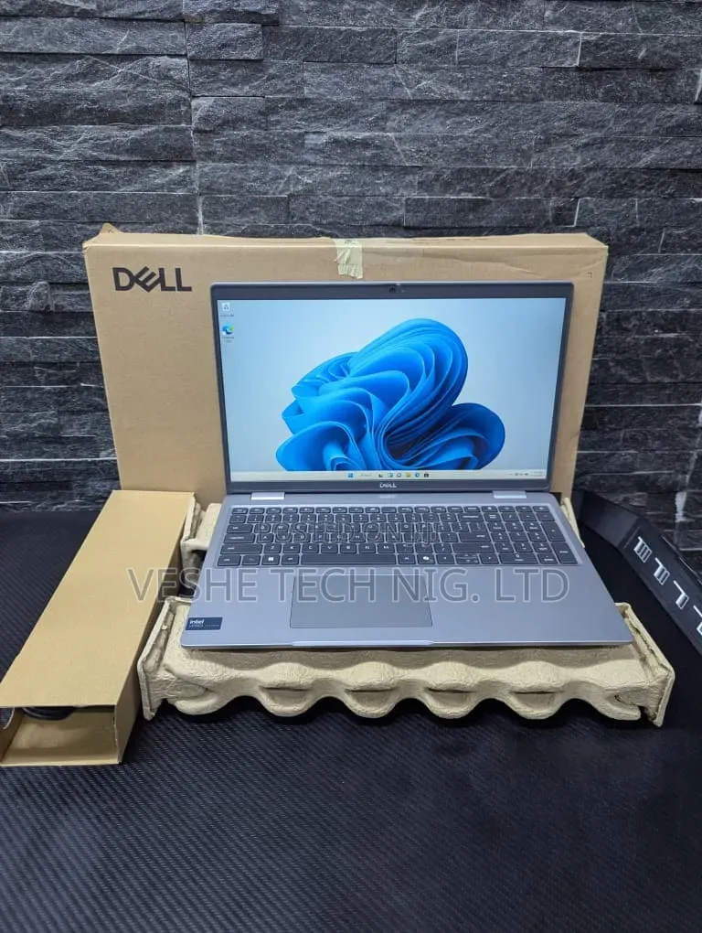 Laptop Dell Latitude 5550 16GB Intel Core Ultra 5 SSD 512GB