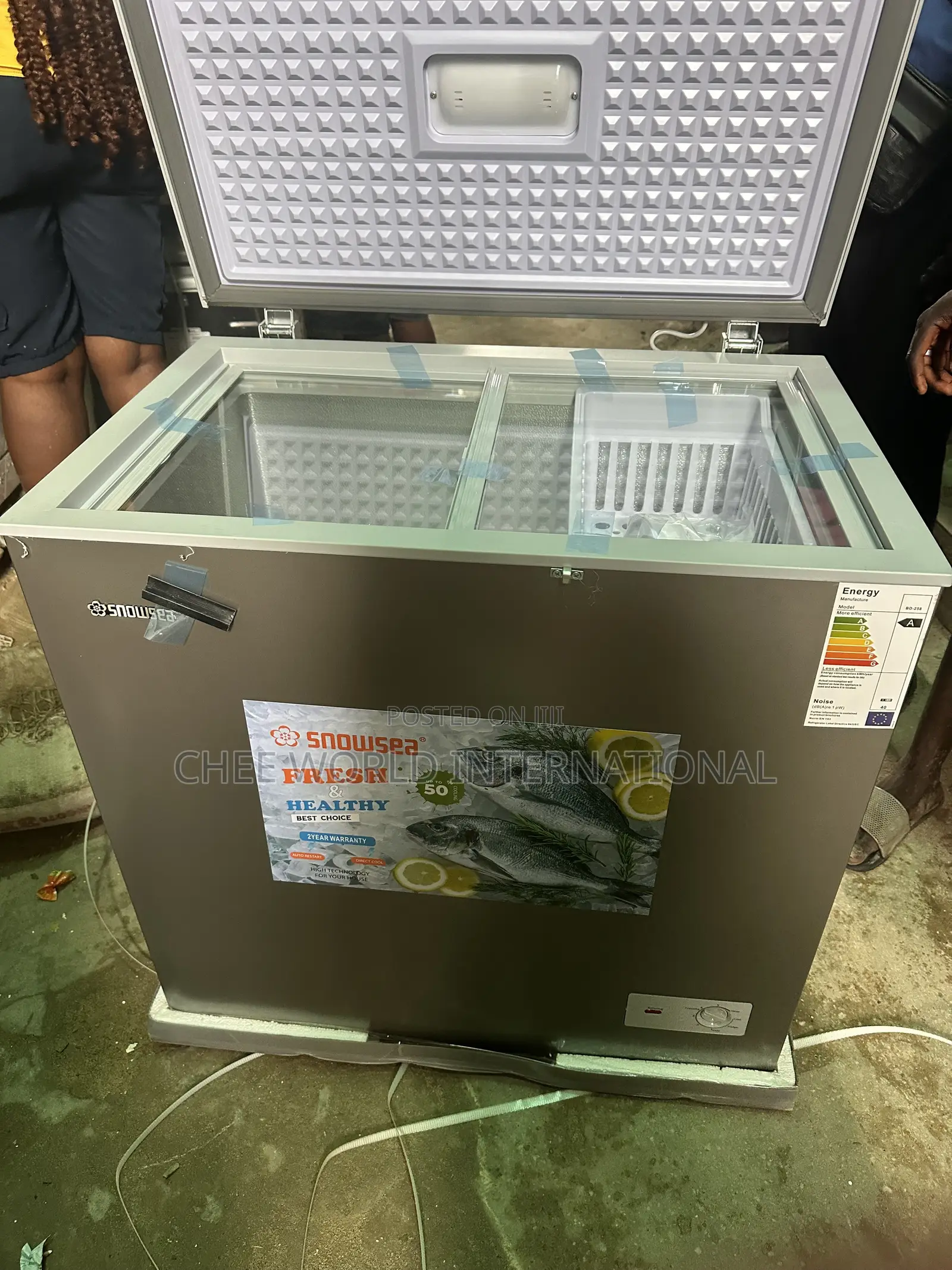 Snowsea Chest Freezer 210L With Sliding Glass and 2years Warranty