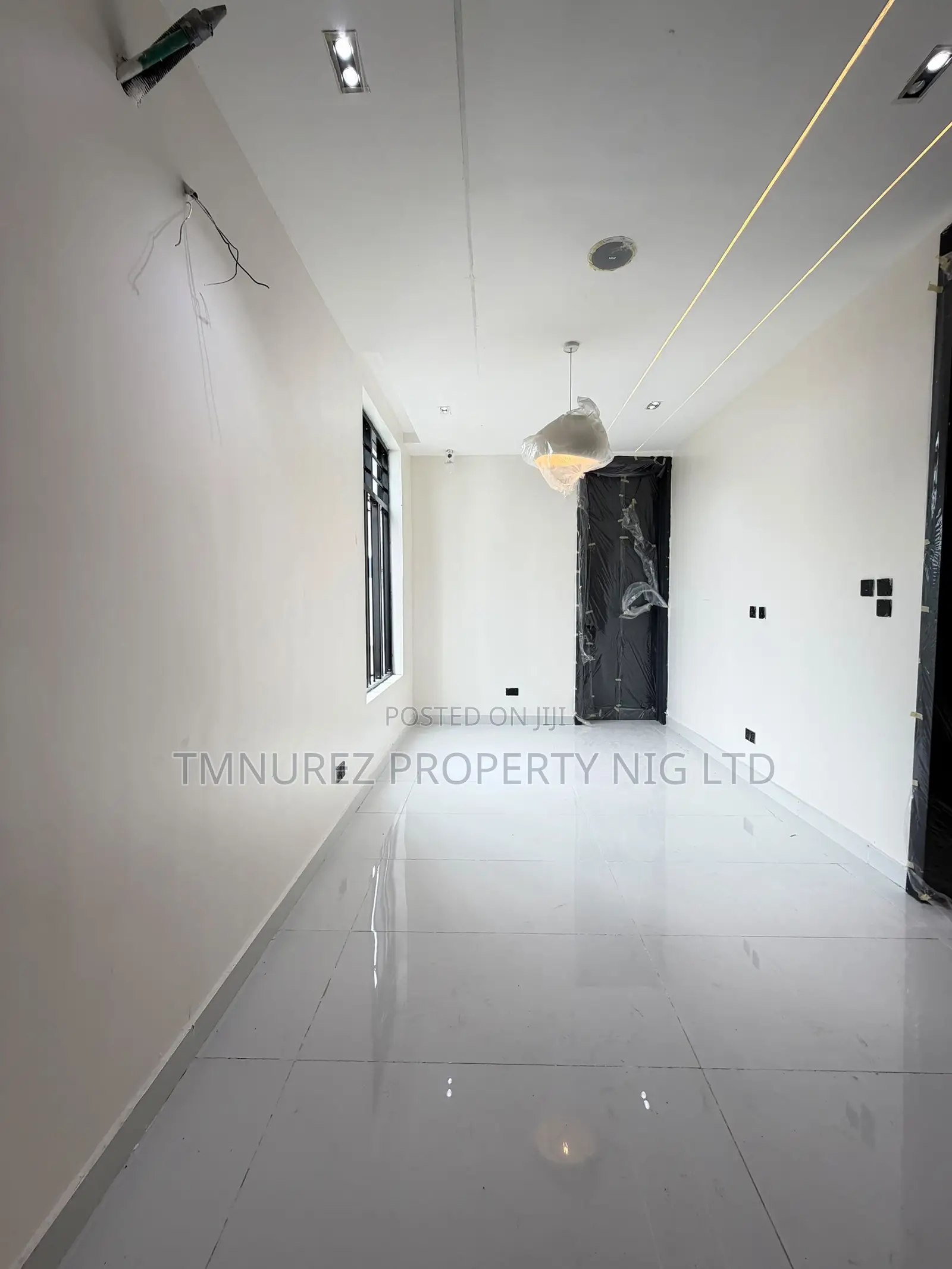 5bdrm Duplex in Chevron for sale