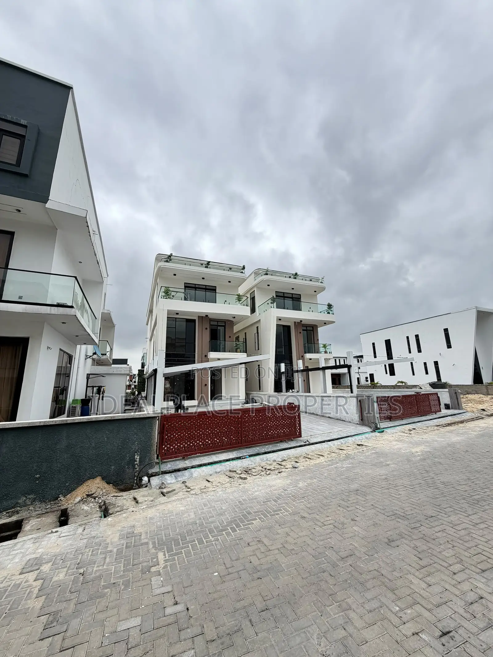 5bdrm Duplex in Lekki for sale