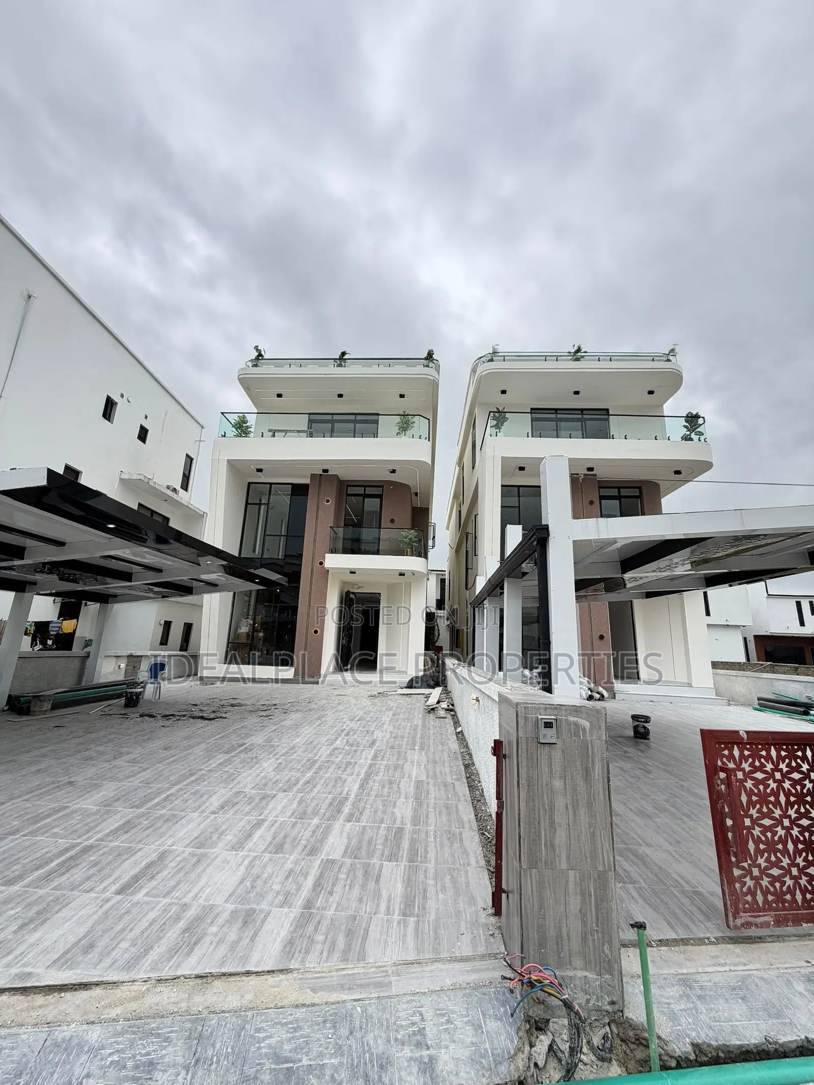 5bdrm Duplex in Lekki for sale