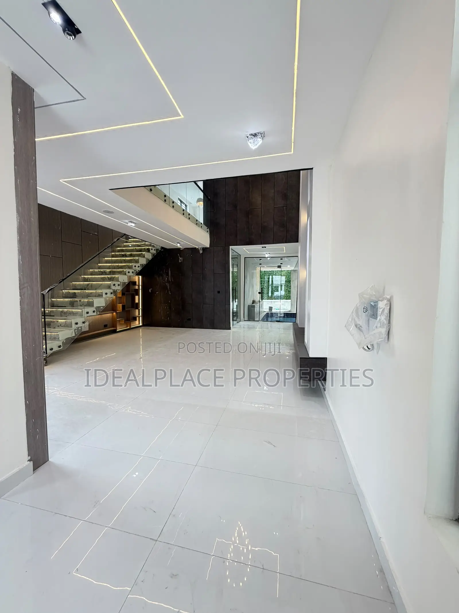 5bdrm Duplex in Lekki for sale