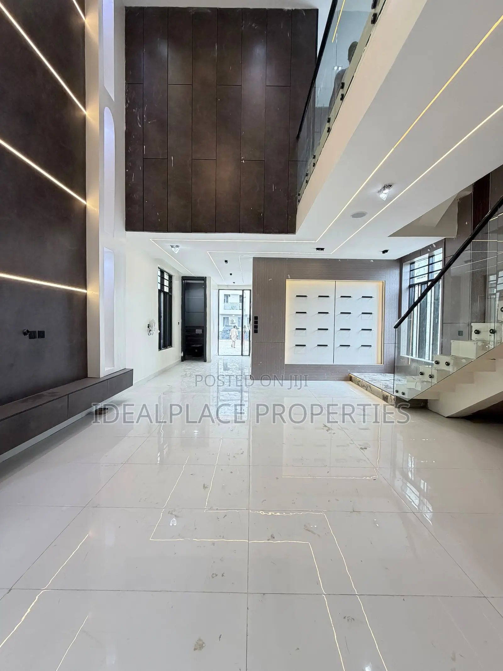 5bdrm Duplex in Lekki for sale