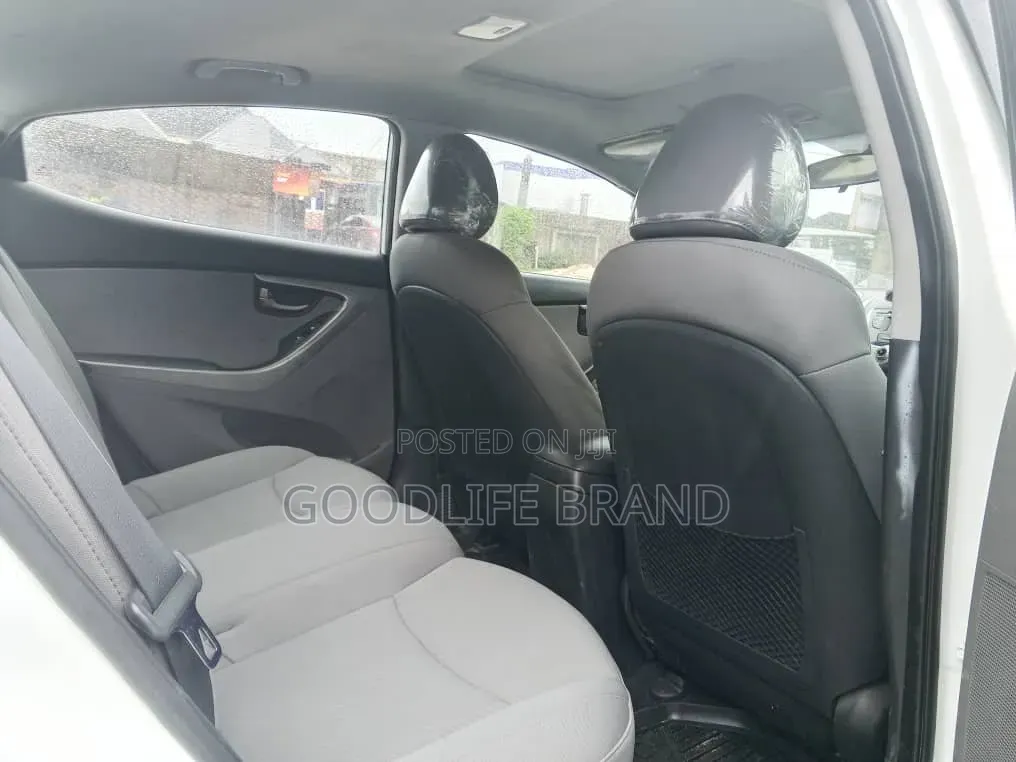 Hyundai Elantra SE Coupe FWD (1.8L 4cyl 6A) 2013 Off white