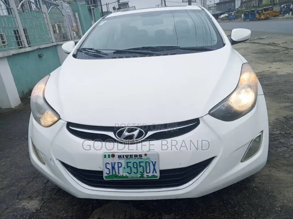 Hyundai Elantra SE Coupe FWD (1.8L 4cyl 6A) 2013 Off white