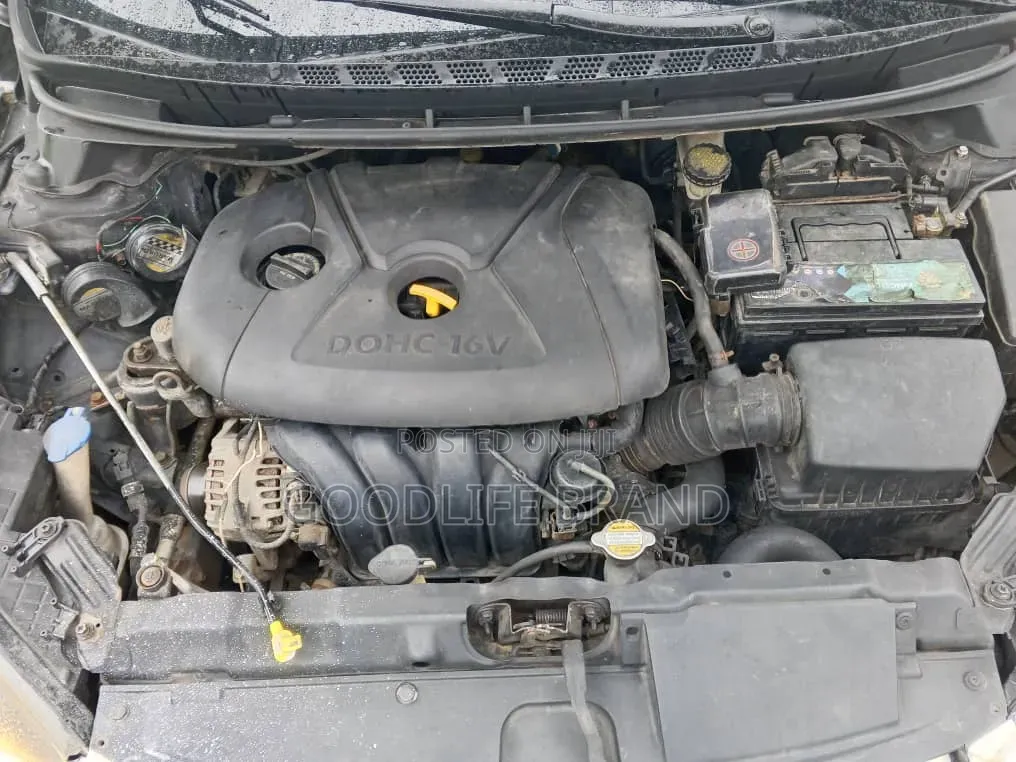 Hyundai Elantra SE Coupe FWD (1.8L 4cyl 6A) 2013 Off white