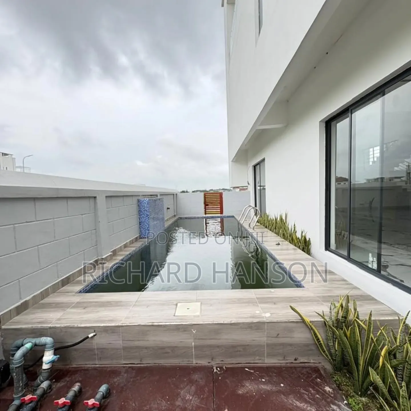 4bdrm Duplex in Inside Vgc for sale
