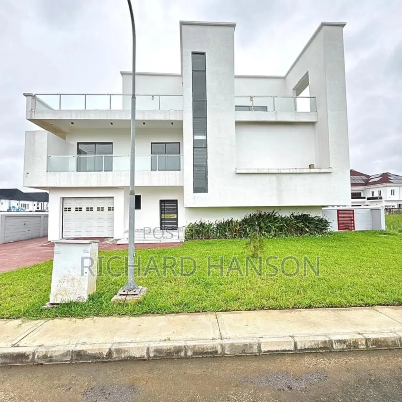 4bdrm Duplex in Inside Vgc for sale