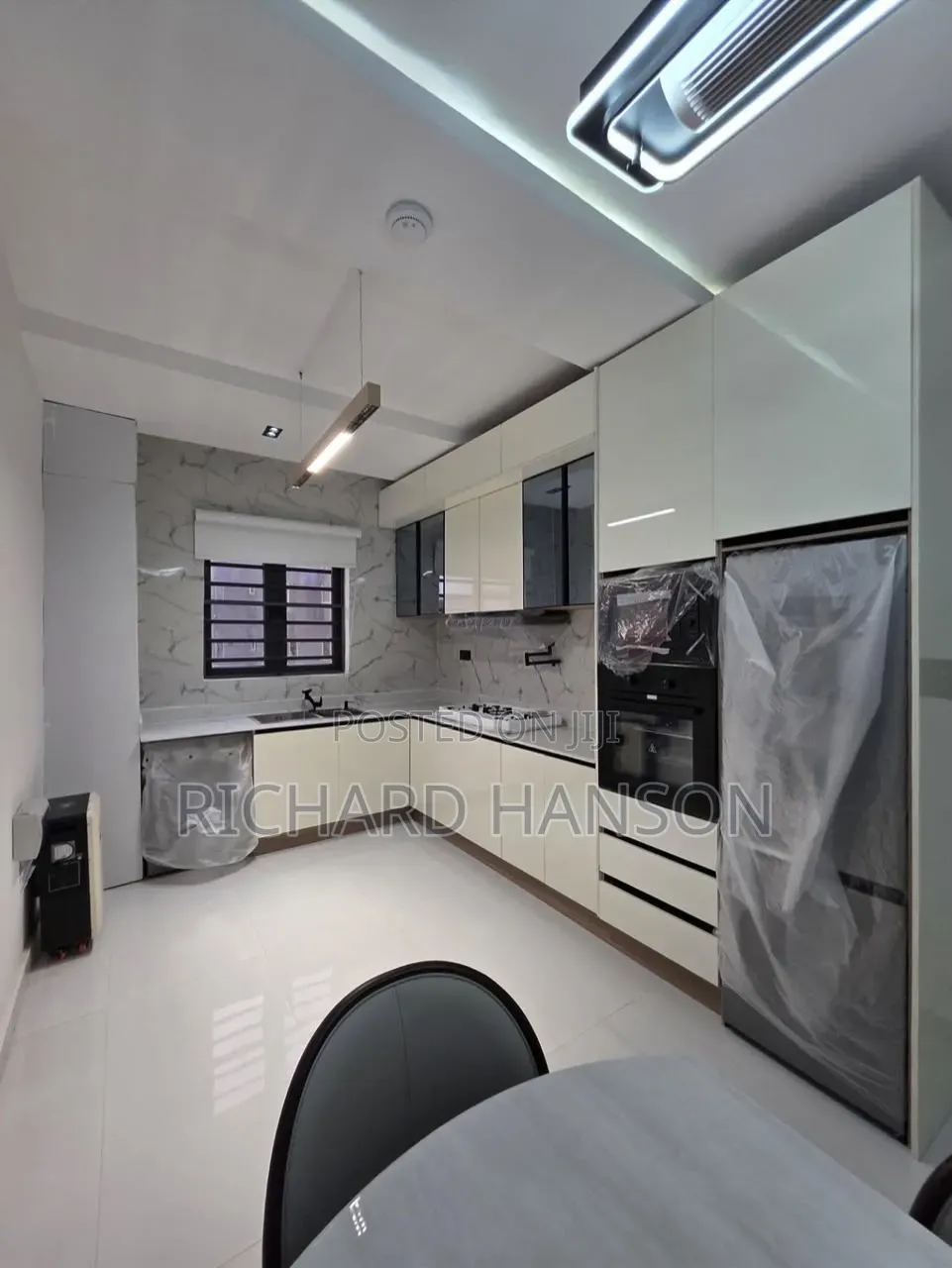 Furnished 3bdrm Apartment in In Lekki Phase 1 for sale