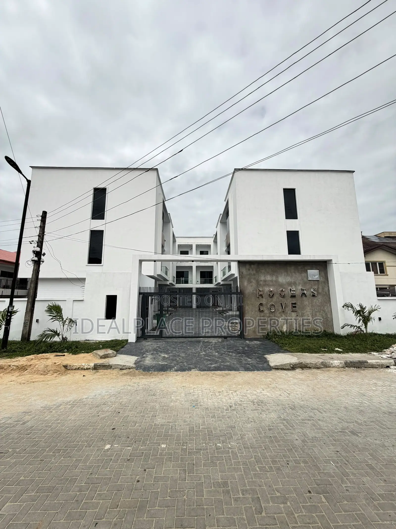 4bdrm Townhouse/Terrace in Lekki Phase 1 for sale
