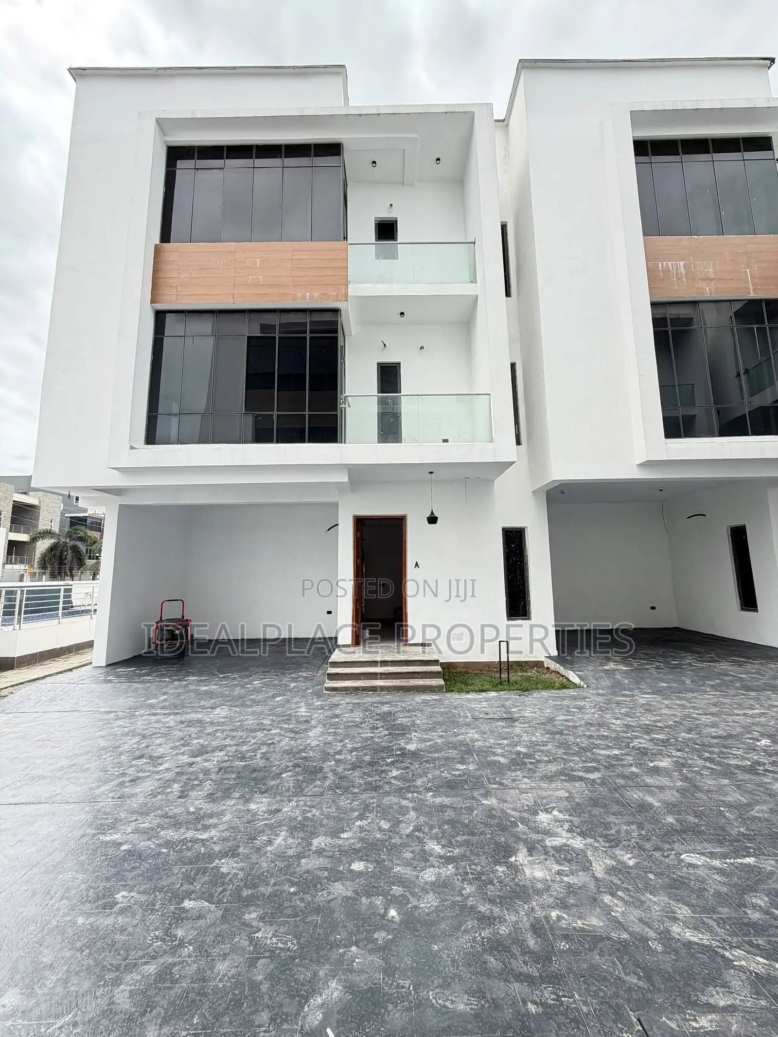 4bdrm Townhouse/Terrace in Lekki Phase 1 for sale