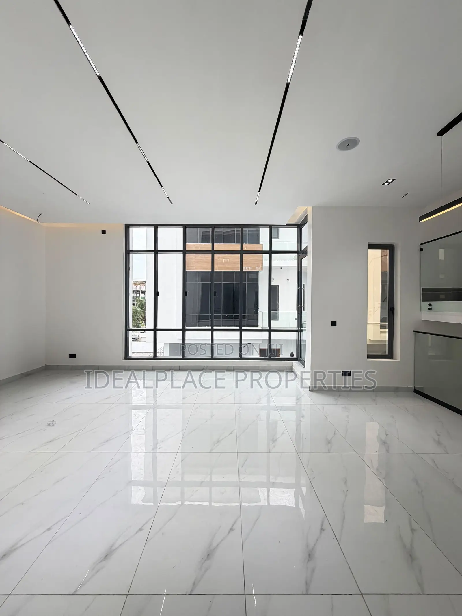 4bdrm Townhouse/Terrace in Lekki Phase 1 for sale